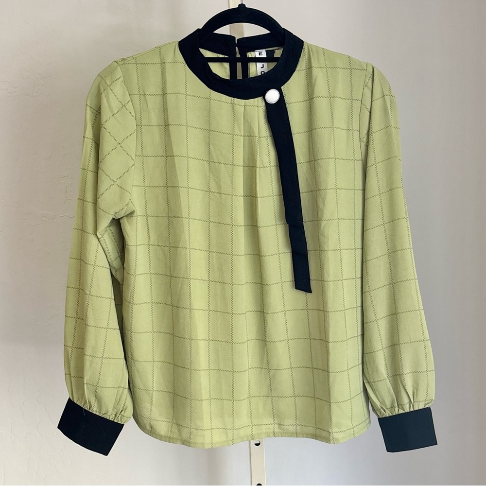 Pale Green Windowpane Print Long Sleeved Retro Style Blouse, Large